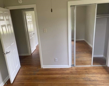 205 W Rittenhouse Street - Photo Thumbnail 4