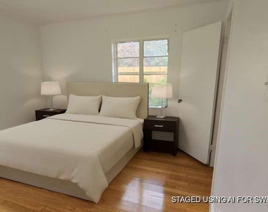 121 E Riverwood Drive - Photo Thumbnail 6