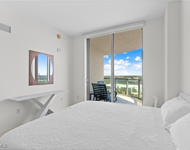 3000 Oasis Grand Boulevard - Photo Thumbnail 20