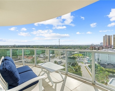 3000 Oasis Grand Boulevard - Photo Thumbnail 5