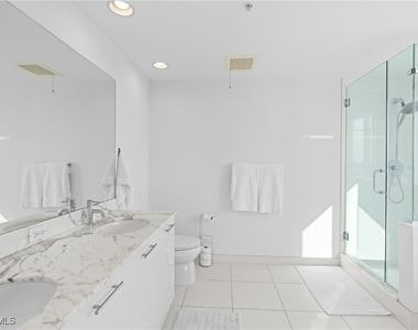 3000 Oasis Grand Boulevard - Photo Thumbnail 9