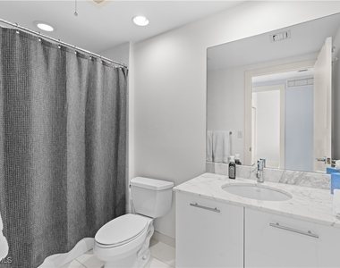 3000 Oasis Grand Boulevard - Photo Thumbnail 15