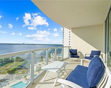 3000 Oasis Grand Boulevard - Photo Thumbnail 6