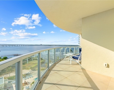 3000 Oasis Grand Boulevard - Photo Thumbnail 7