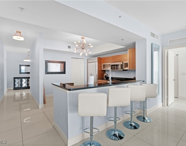 3000 Oasis Grand Boulevard - Photo Thumbnail 23