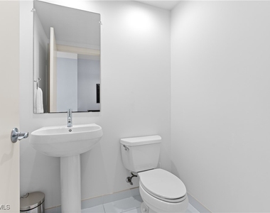 3000 Oasis Grand Boulevard - Photo Thumbnail 21