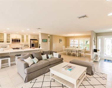 1424 Windsor Court - Photo Thumbnail 4