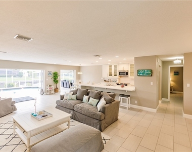 1424 Windsor Court - Photo Thumbnail 6