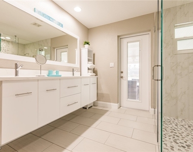 1424 Windsor Court - Photo Thumbnail 17