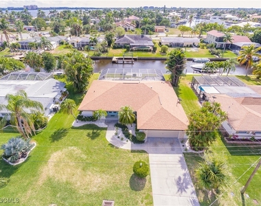 1424 Windsor Court - Photo Thumbnail 2