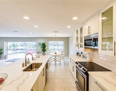 1424 Windsor Court - Photo Thumbnail 8