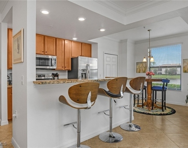 9533 Avellino Way - Photo Thumbnail 17