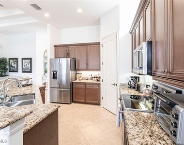 7863 Valencia Court - Photo Thumbnail 12