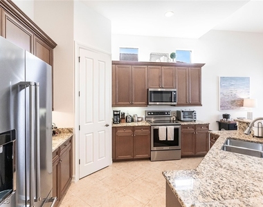 7863 Valencia Court - Photo Thumbnail 13