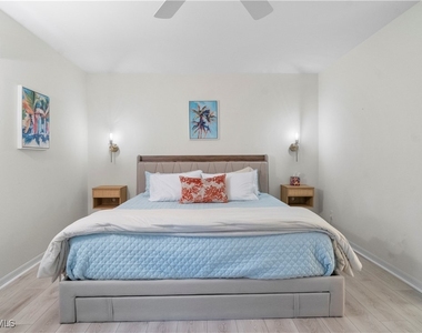 348 Carinosa Court - Photo Thumbnail 5