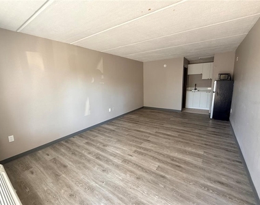 5020 W Irlo Bronson Memorial Highway - Photo Thumbnail 4