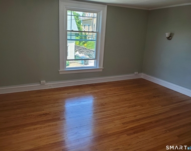 31 Bellevue Street - Photo Thumbnail 8