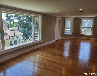 31 Bellevue Street - Photo Thumbnail 11