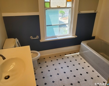 31 Bellevue Street - Photo Thumbnail 6