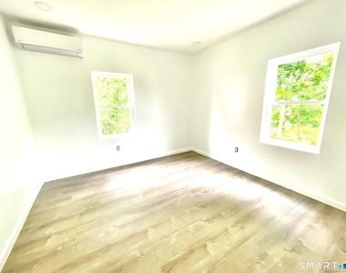 32 Lester Street - Photo Thumbnail 4