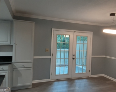 6900 Roswell Road - Photo Thumbnail 3