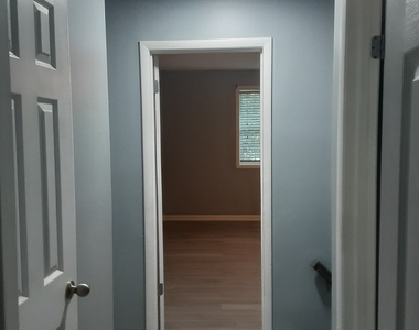 6900 Roswell Road - Photo Thumbnail 10