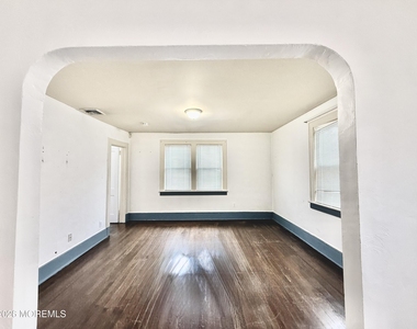 140 Wall Street - Photo Thumbnail 1