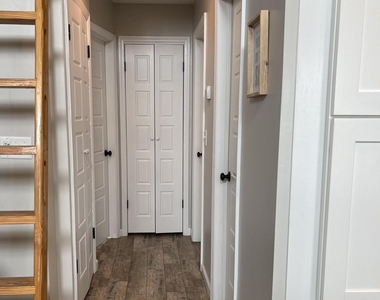 104 W Chadwick Way - Photo Thumbnail 6