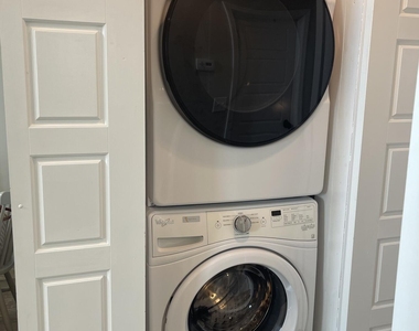 104 W Chadwick Way - Photo Thumbnail 7
