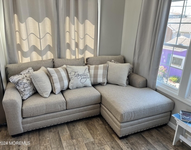 104 W Chadwick Way - Photo Thumbnail 5