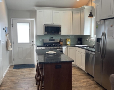 104 W Chadwick Way - Photo Thumbnail 2