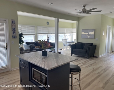 68 E Pacific Way - Photo Thumbnail 3