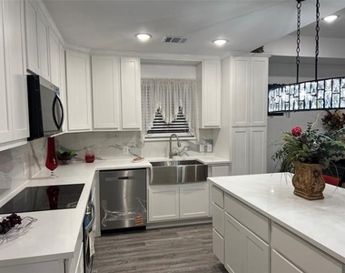 1202 Morrell Avenue - Photo Thumbnail 6