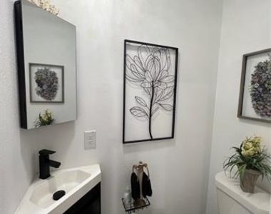 1202 Morrell Avenue - Photo Thumbnail 9
