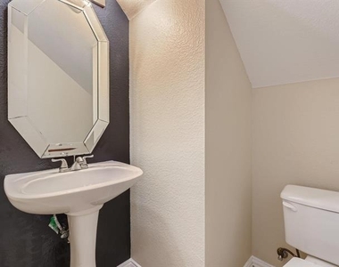 5301 Lily Drive - Photo Thumbnail 13
