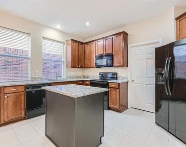 5301 Lily Drive - Photo Thumbnail 8
