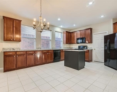 5301 Lily Drive - Photo Thumbnail 7