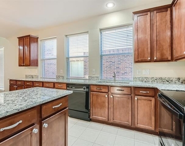 5301 Lily Drive - Photo Thumbnail 11