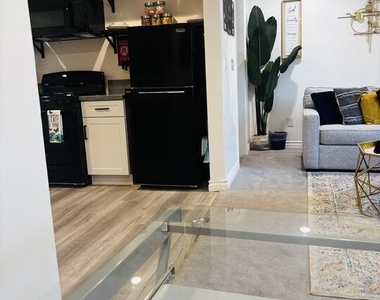 1377 Sultana - Photo Thumbnail 27