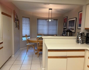 726 N Vista Lago N - Photo Thumbnail 17
