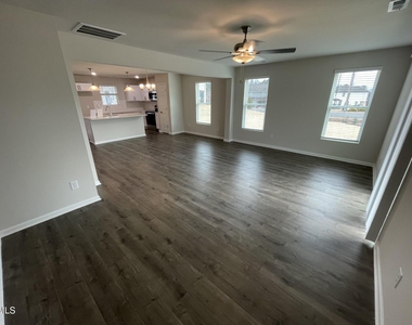 1019 Peony Lane - Photo Thumbnail 8