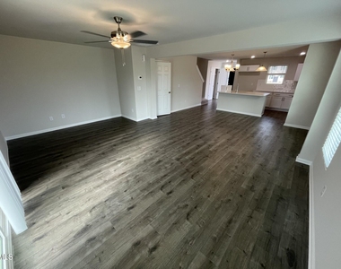 1019 Peony Lane - Photo Thumbnail 7