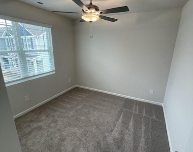 1019 Peony Lane - Photo Thumbnail 11