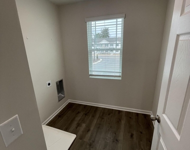 1019 Peony Lane - Photo Thumbnail 20