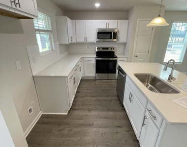 1019 Peony Lane - Photo Thumbnail 5
