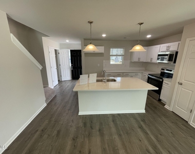 1019 Peony Lane - Photo Thumbnail 4