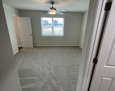 1019 Peony Lane - Photo Thumbnail 10