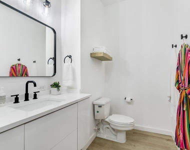 507 Sabine St - Photo Thumbnail 16