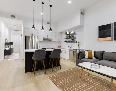 507 Sabine St - Photo Thumbnail 5