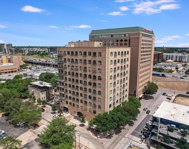 507 Sabine St - Photo Thumbnail 22